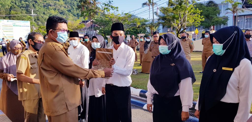 PENYERAHAN SK PENGANGKATAN PPPK KABUPATEN PESISIR SELATAN FORMASI 2019