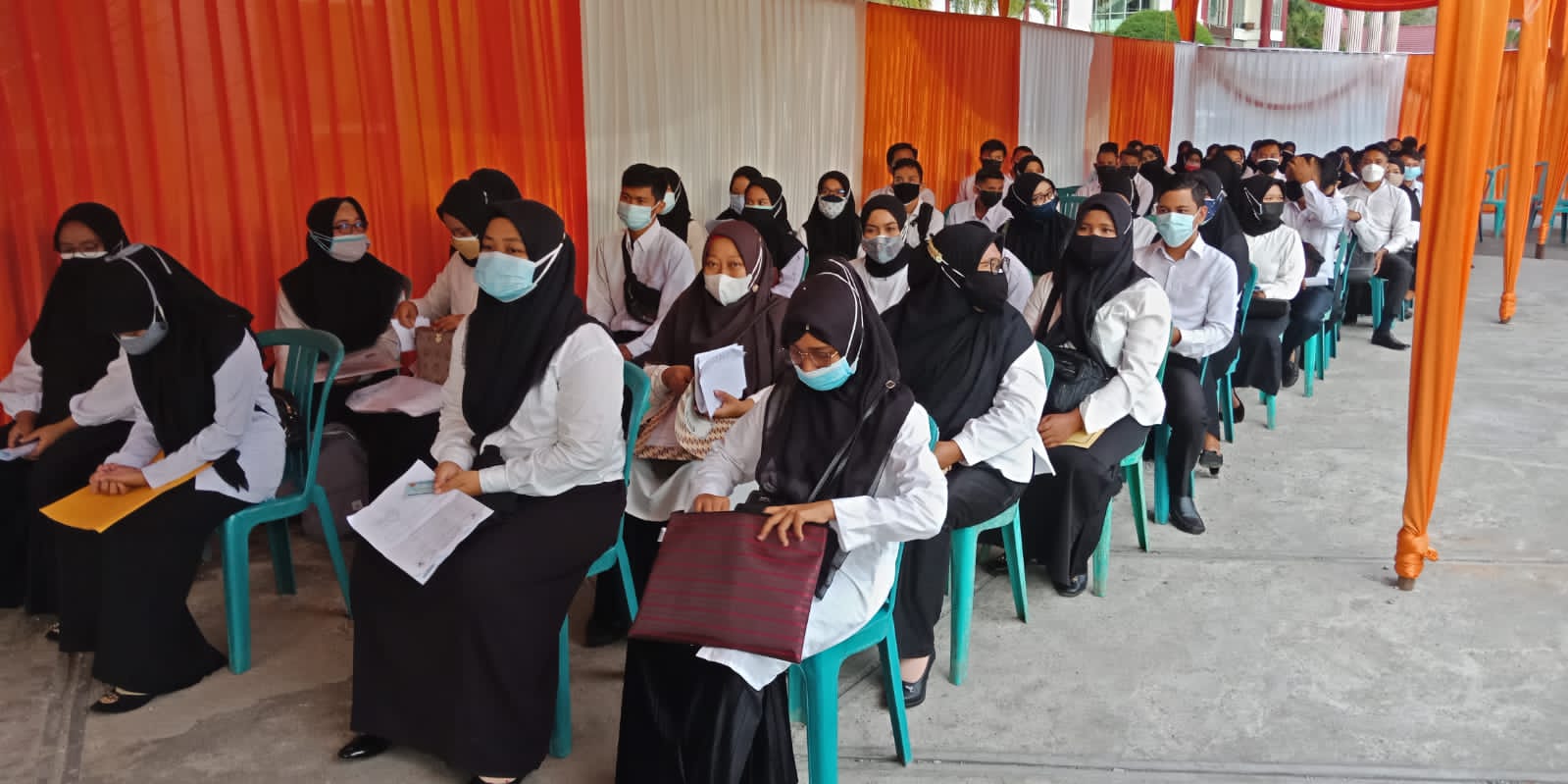 Peserta Calon Pegawai Pemerintah dengan Perjanjian Kerja (PPPK) melaksanakan ujian seleksi kompetens