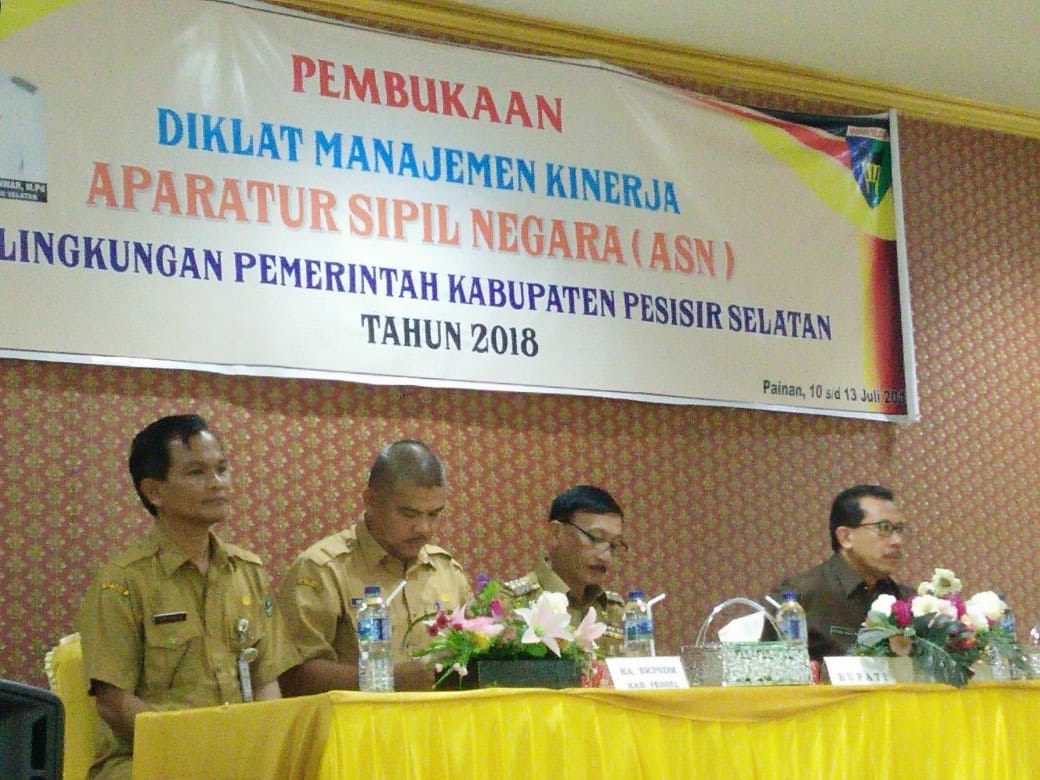 Pembukaan Diklat Manajemen Kinerja ASN di lingkungan Pemkab Pesisir Selatan