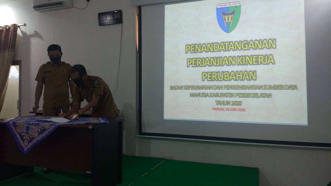 PENANDATANGANAN PERJANJIAN KINERJA PERUBAHAN BKPSDM KABUPATEN PESISIR SELATAN TAHUN 2020